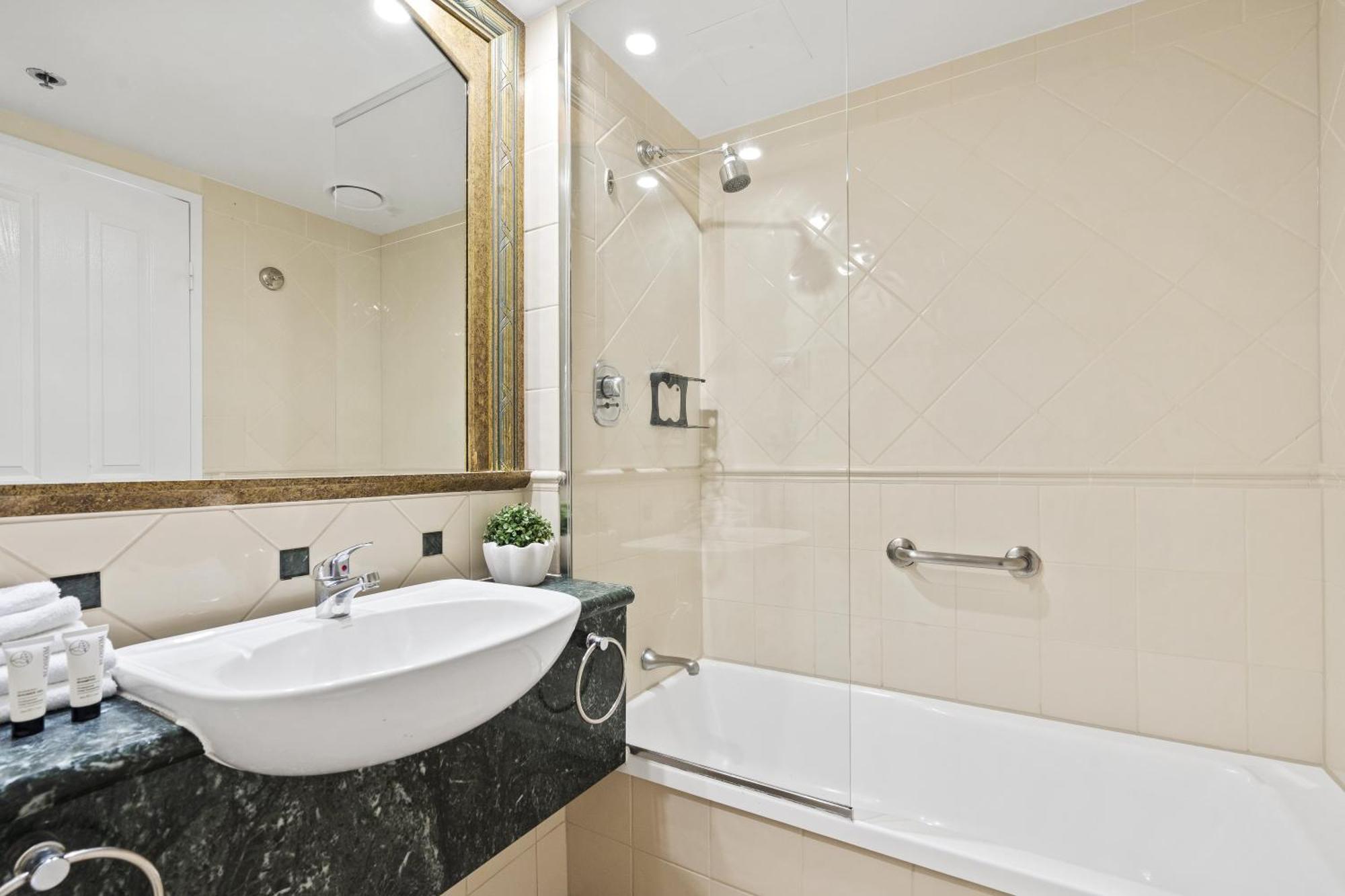 Legends Apartments - Qstay Gold Coast Ngoại thất bức ảnh